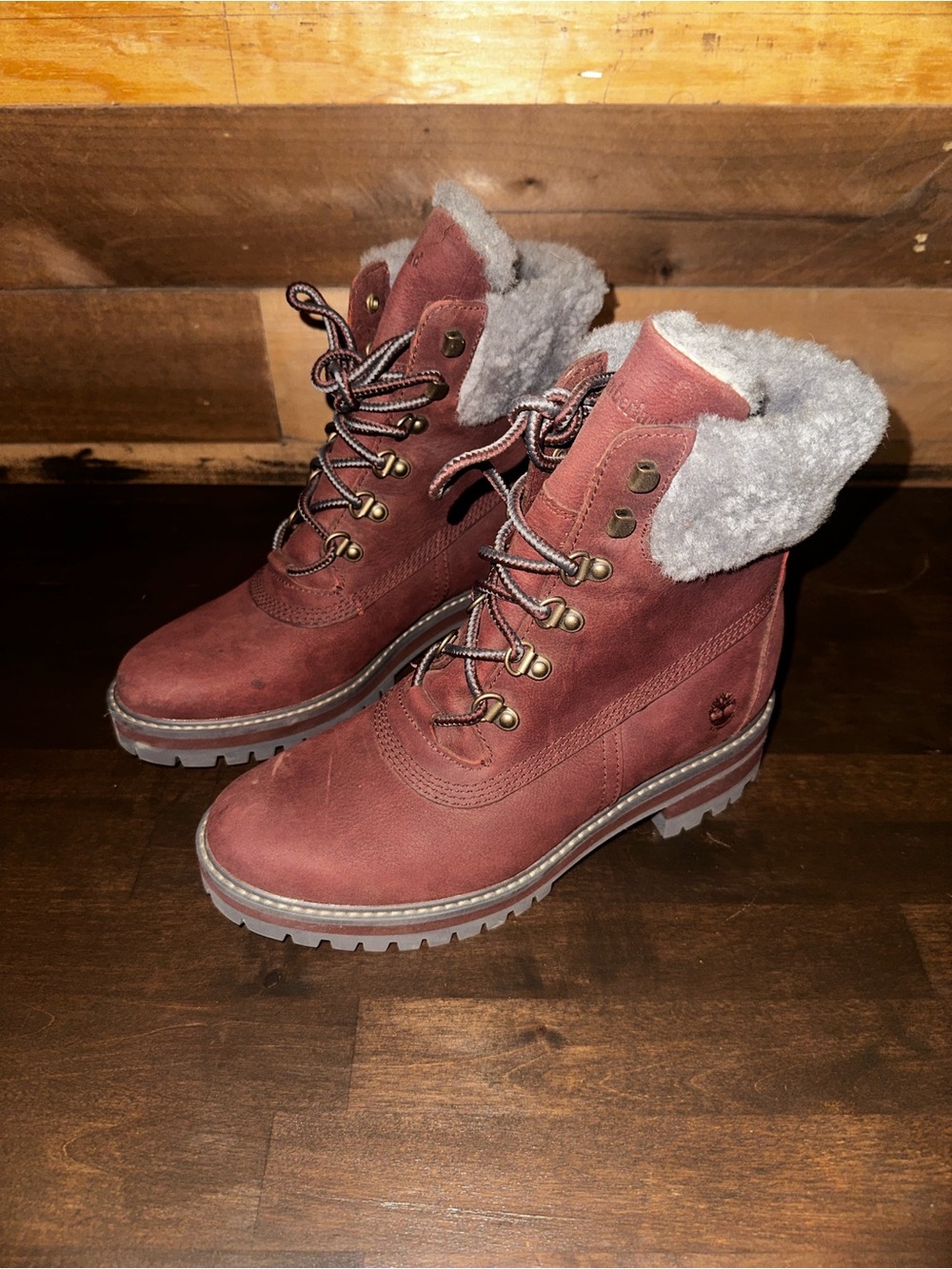 Women's Burgundy Faux-Fur Lined Lace-Up Winter Boots
